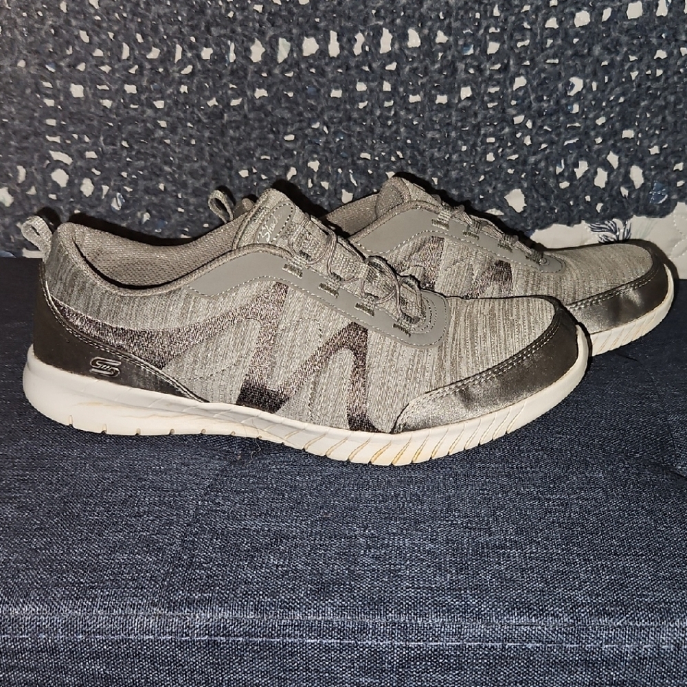 Skechers Gray Sneakers with Cushioned Sole and Breathable Mesh